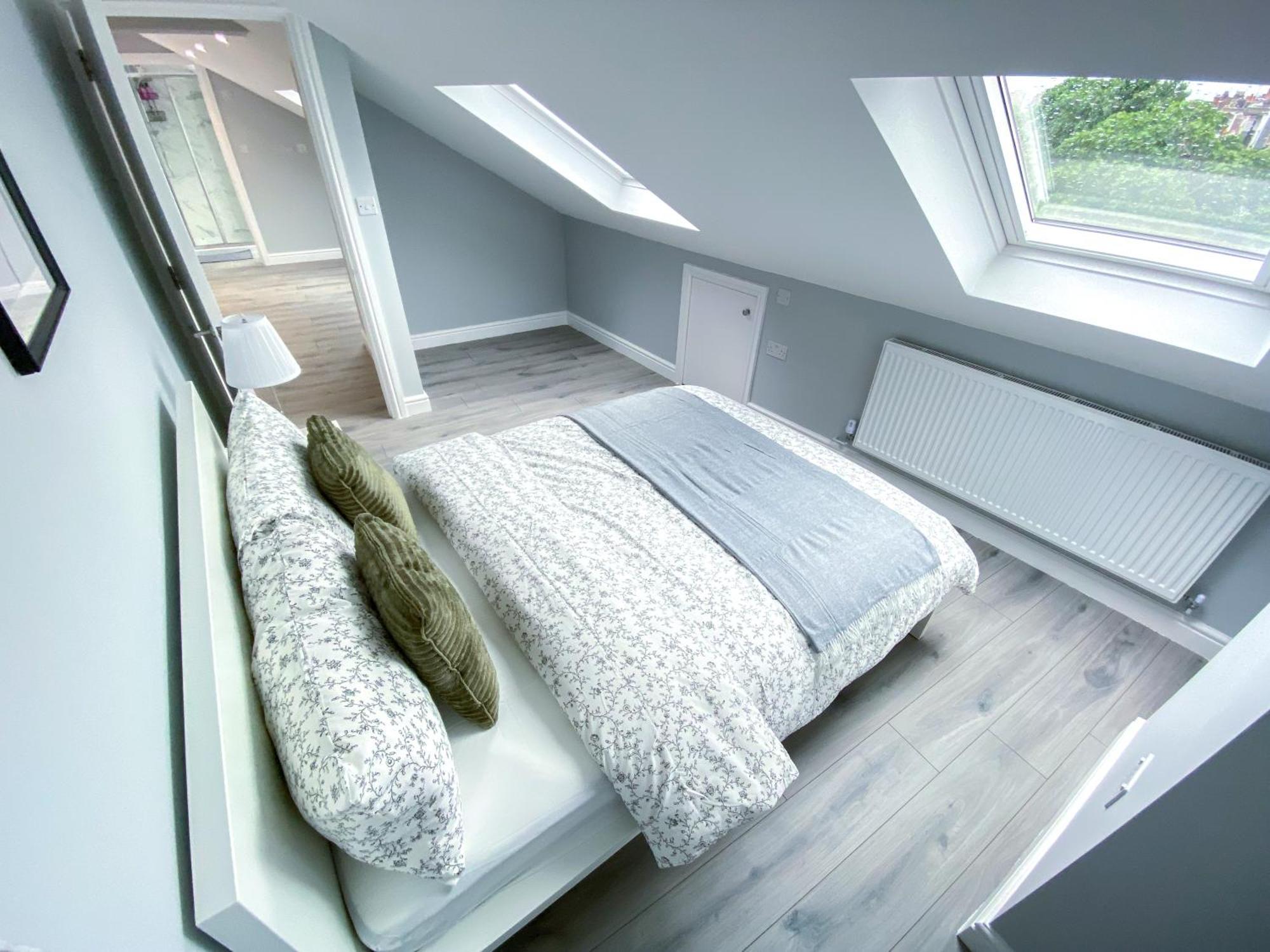Large 1-Bedroom Flat, 5 Guest, London - F4 Exterior foto