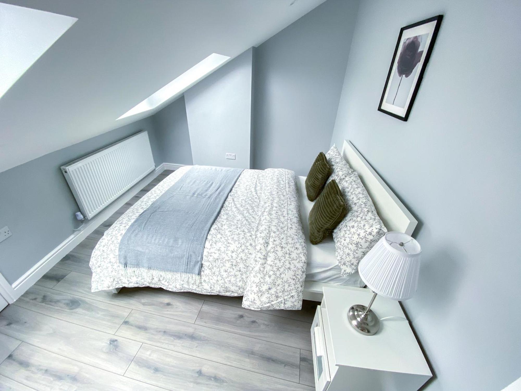Large 1-Bedroom Flat, 5 Guest, London - F4 Exterior foto